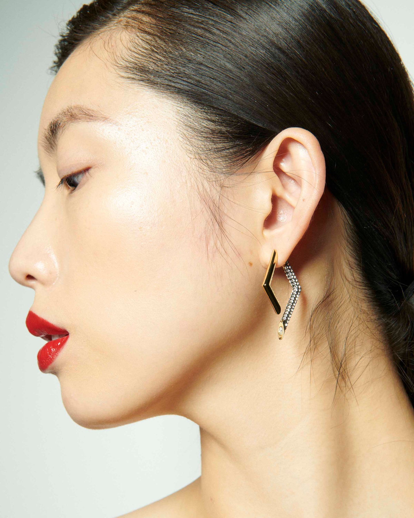 Louis Vuitton Essential V Earring - Brass Single Earring, Earrings